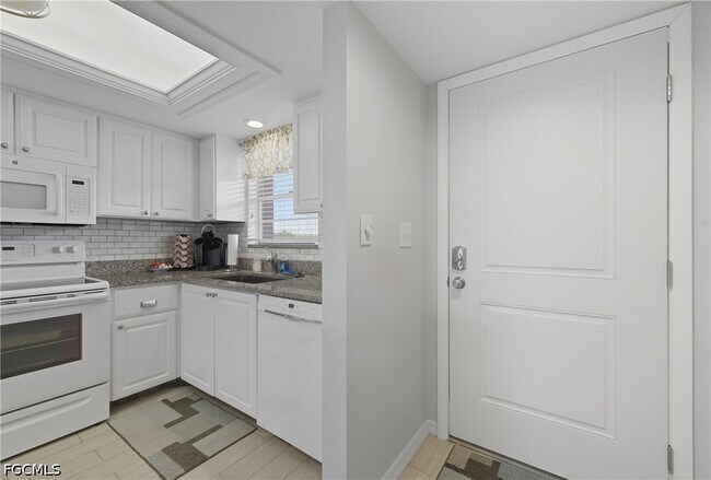 Foto del edificio - 16881 Davis Rd