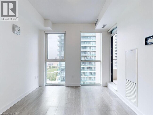 Building Photo - 4085 Parkside Village Dr