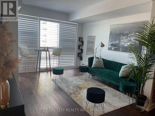 Building Photo - 2212 Lake Shore Blvd W