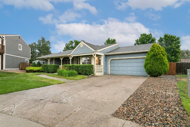 Foto del edificio - 3-Bed Ranch Retreat in Briargate Just 15 M...