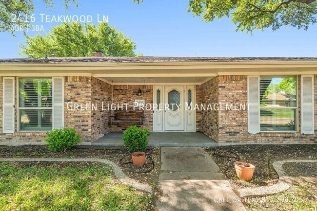 Foto del edificio - 2416 Teakwood Ln