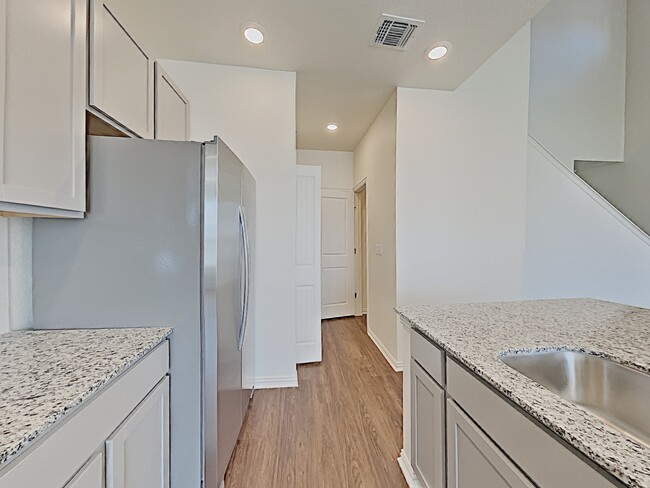 Foto del edificio - 2734 Lillybrook Ln
