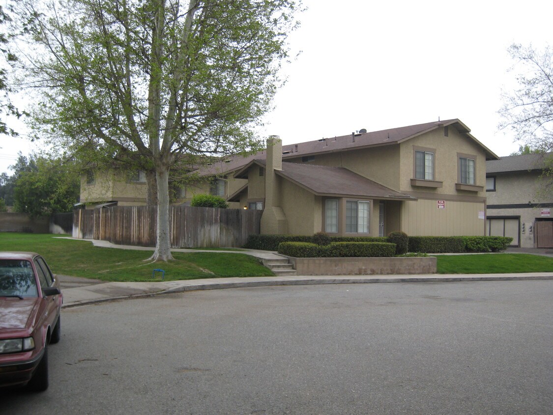1034 W Bennington St, Upland, CA 91786 Townhome Rentals in Upland CA