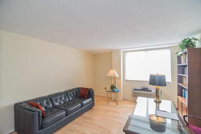 Dormitorio 1 - 1325 18th St NW