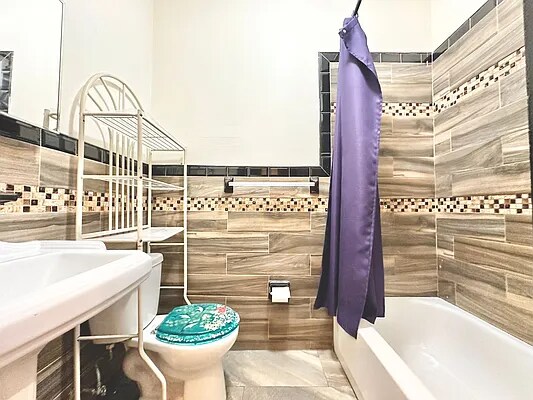 Foto del edificio - 242 Central Ave