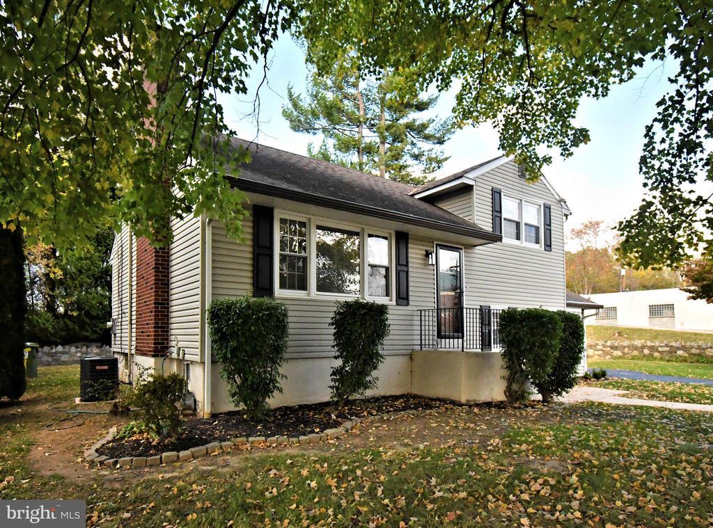 Foto principal - 201 Montgomery Ave