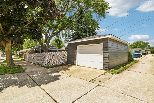 Building Photo - 2223 Grove Ave