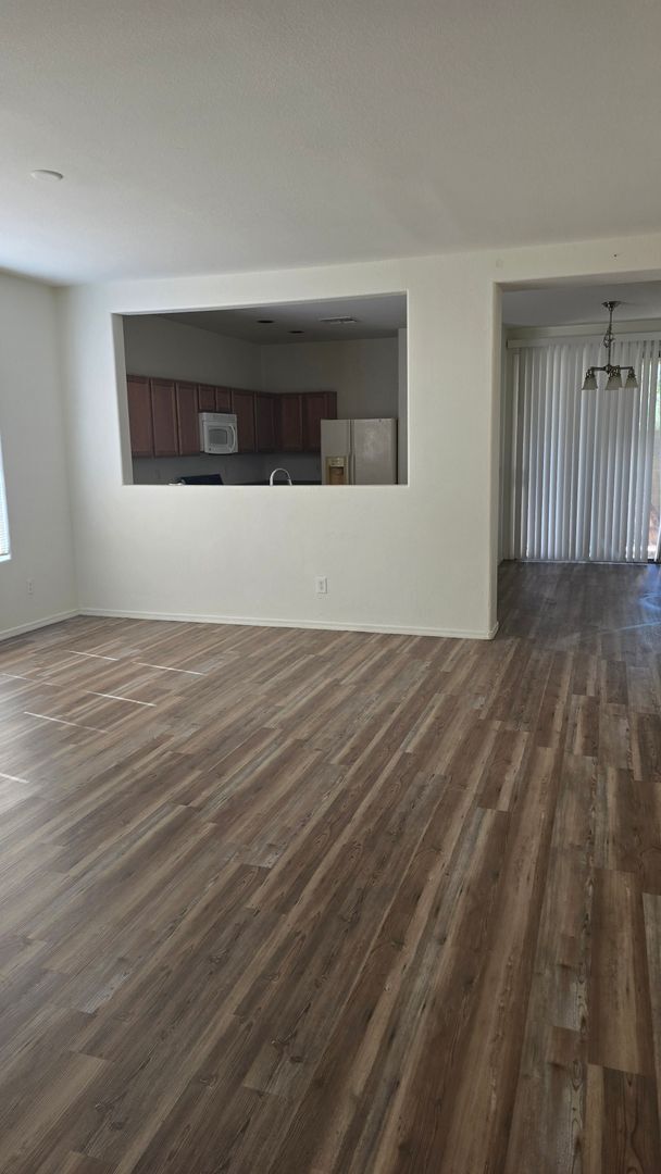 Foto del edificio - 8560 N 63rd Ln