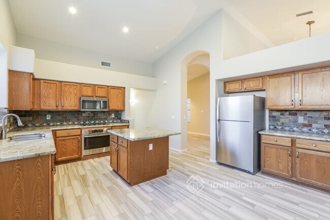Building Photo - 2381 W Binner Dr