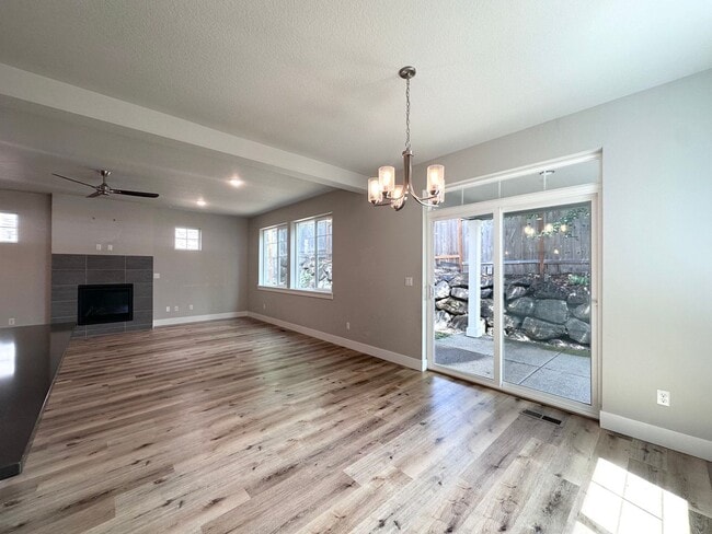 Foto del edificio - Beautiful Home in Desirable Monterey Estates – Happy Valley