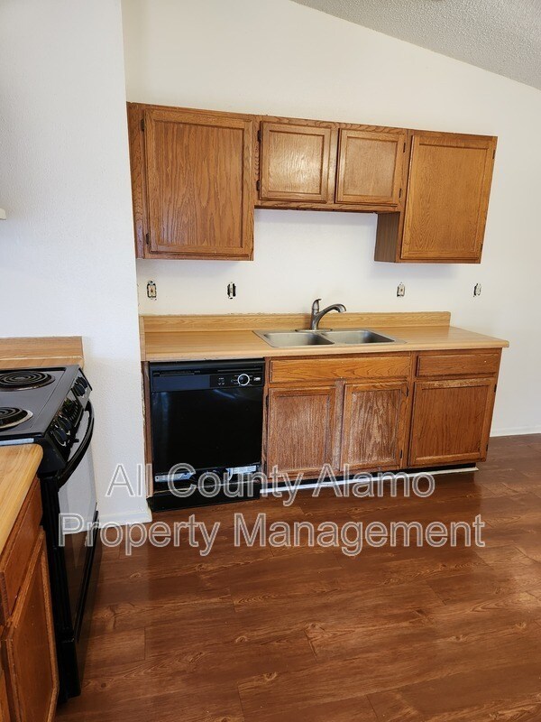 Building Photo - 6234 Valley Castle