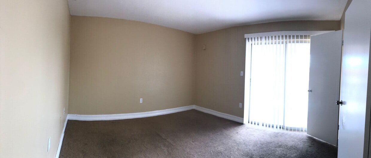 Building Photo - Green Tee - # 323