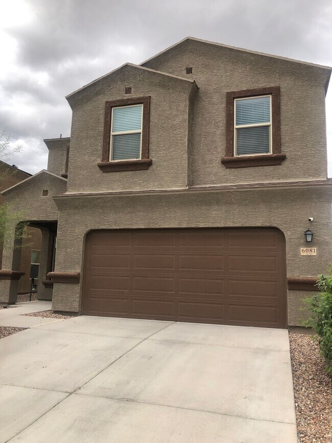 Foto del edificio - 3 bedroom, 2 bath with 2 car garage