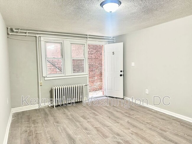 Photo - 943 Bonifant St Apartment