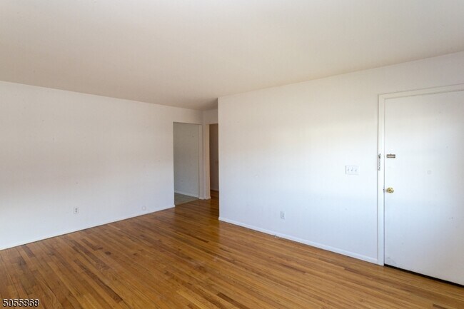 Foto del edificio - 1465 Morris Ave