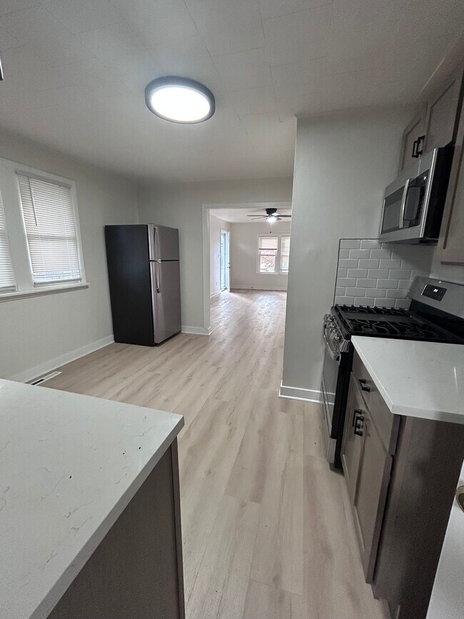 Building Photo - 6639 Alexander Ave