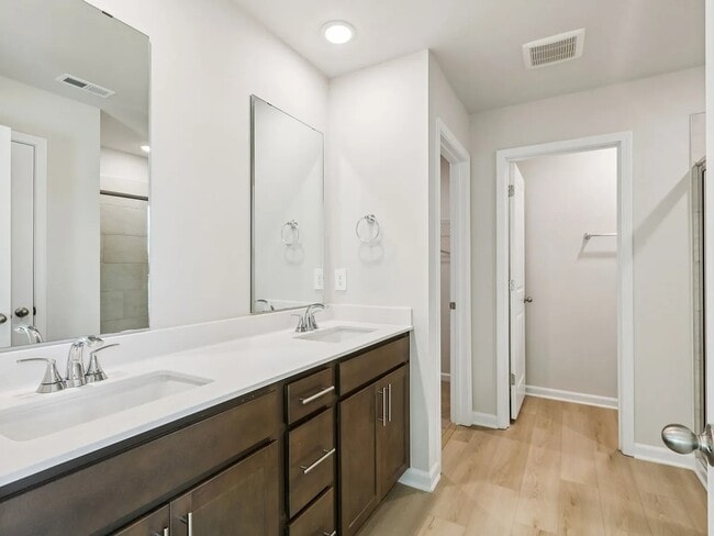 Building Photo - 1024 Saint Lawrence-Amit