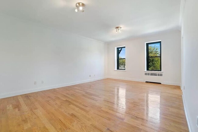 Foto del edificio - 76-66 Austin St