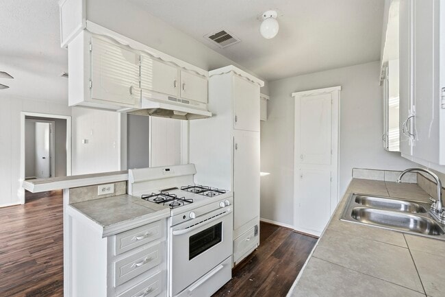 Building Photo - 3427 Prudence Dr