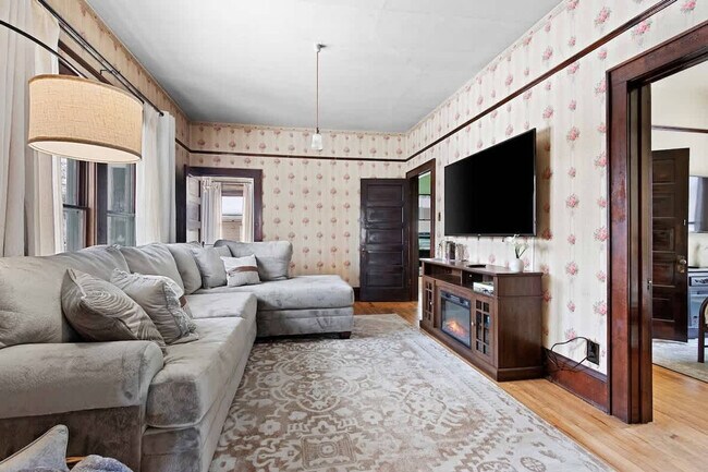 Foto del edificio - 100 W 1st St