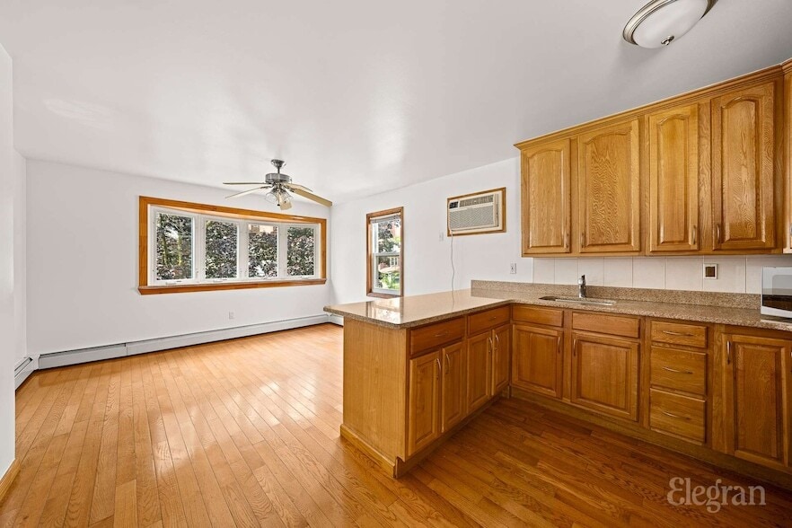 Foto principal - 42-85 Hampton Street Unit