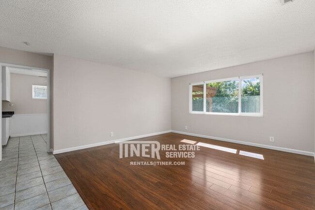 Building Photo - Great 3 Bedroom 2 Bath In Rancho