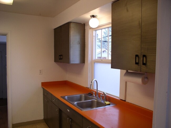 Building Photo - Historic Westside Home Steps from Downtown & Large Fenced Yard