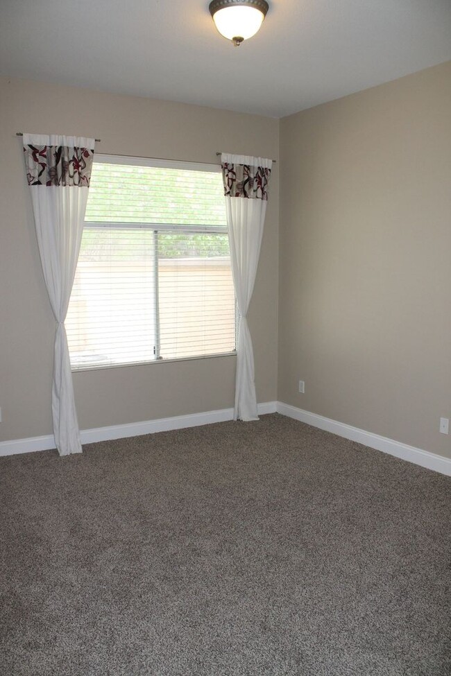 Building Photo - Available May 1st - 2 bedroom unit in Foot...