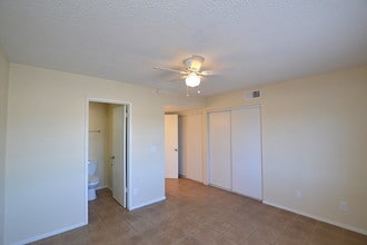 Building Photo - The Earll
