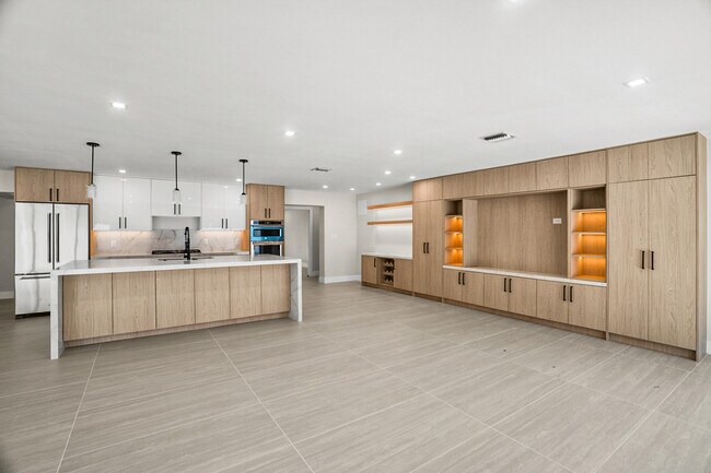 Foto del edificio - 5496 NE 22nd Ave