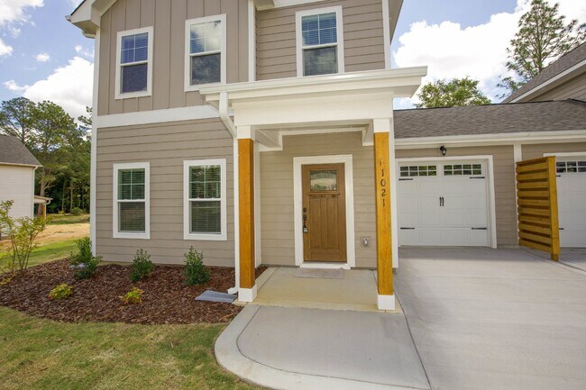 Foto del edificio - 1021 Juniper Lake Rd