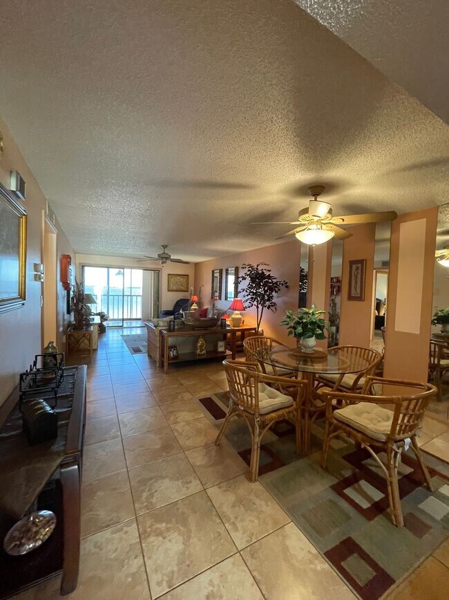 Foto del edificio - TARPON BAY CONDO