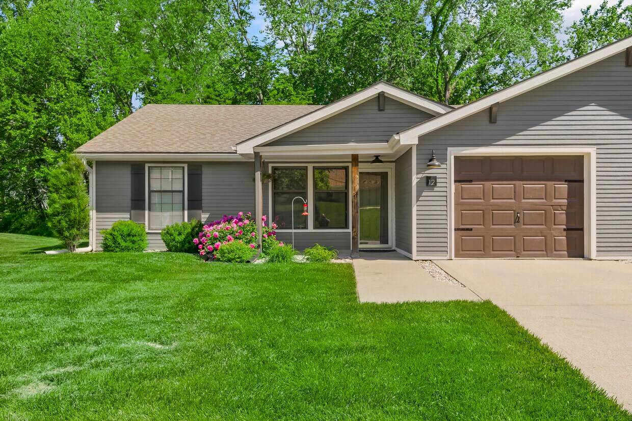 Foto principal - 12 Wallingford Dr