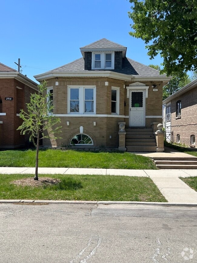 Building Photo - 2918 N Lowell Ave