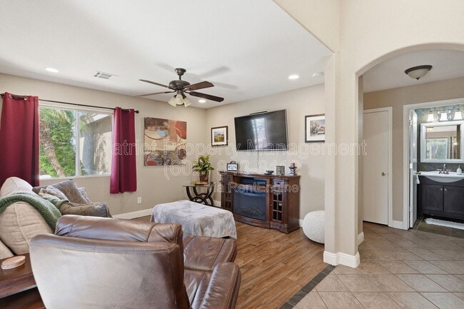 Foto del edificio - 8629 W Echo Ln