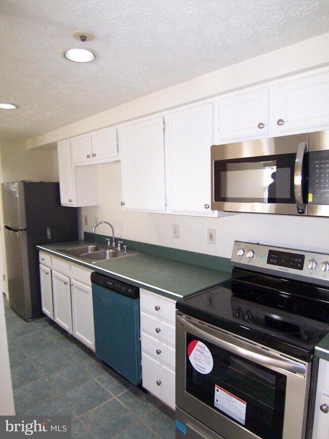 Foto del edificio - 901 Woodbridge Ct