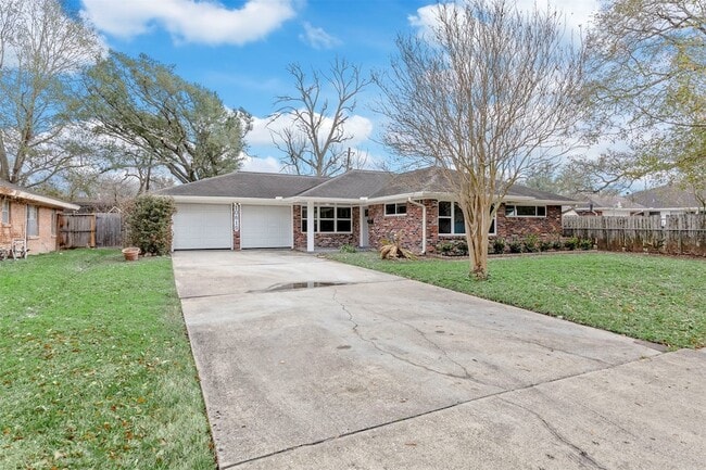 Photo - 10615 Clematis Ln House