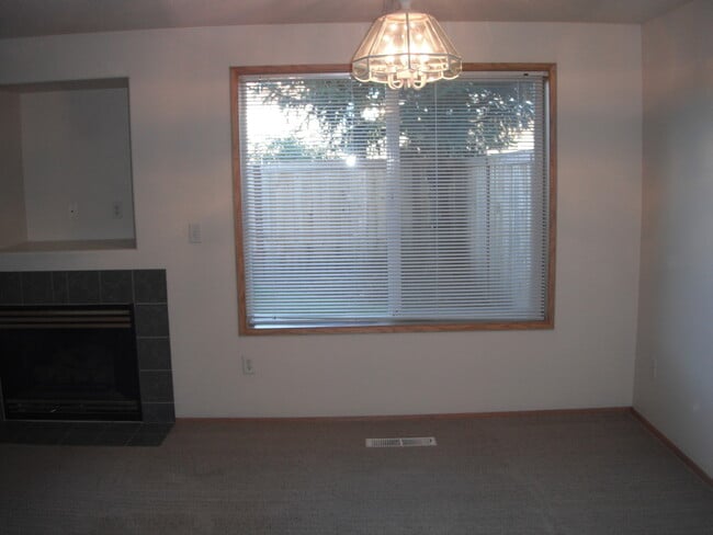 Building Photo - Spacious Kellie's Landing Duplex w/ Double...