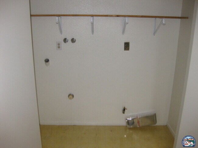 Building Photo - 1100 Rodeo Dr