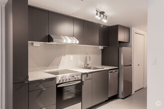 Building Photo - 4350 Av. de l'Hôtel-de-Ville