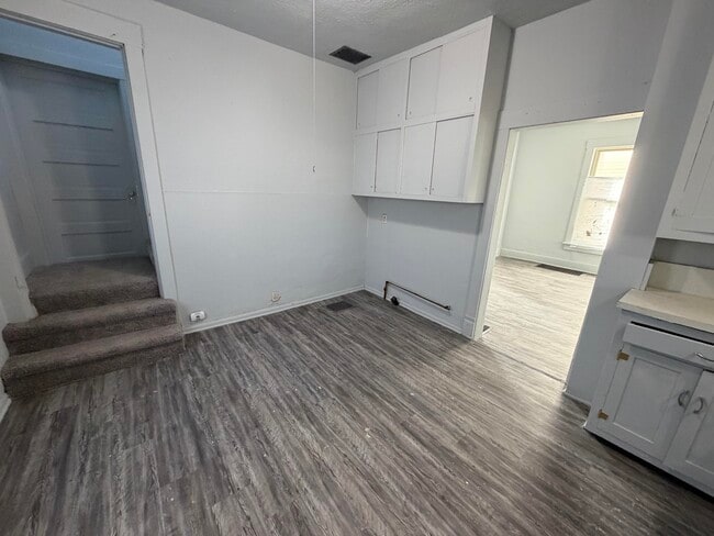 Building Photo - 1128 Chandler-