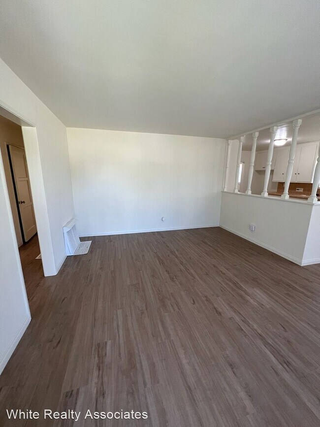 Foto del edificio - 2 br, 1 bath House - 4502 Dunrobin Ave.