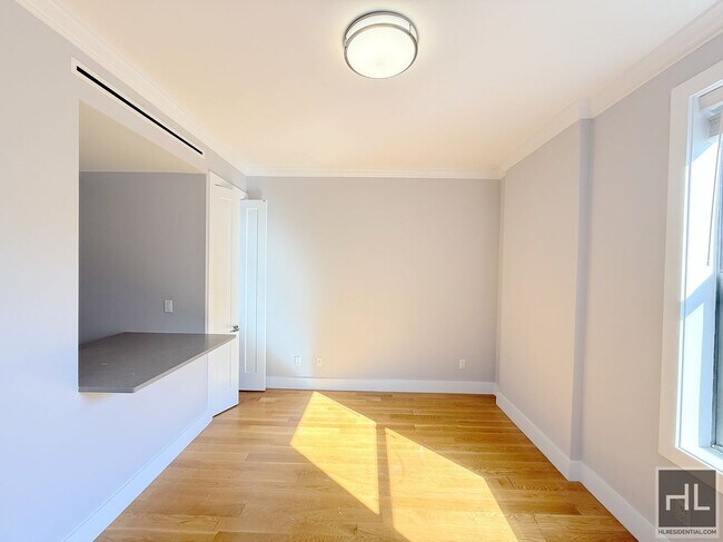 Foto del edificio - 1 bedroom 1 bathroom with washer and dryer / 252 WEST 76 STREET