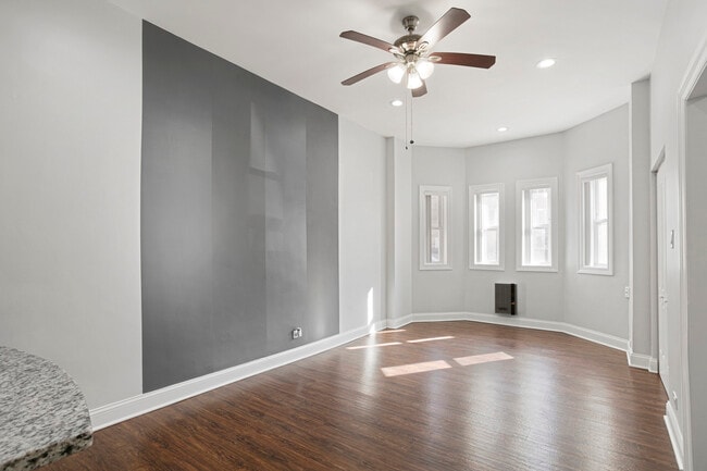 Foto del edificio - 5860 N Kenmore Ave