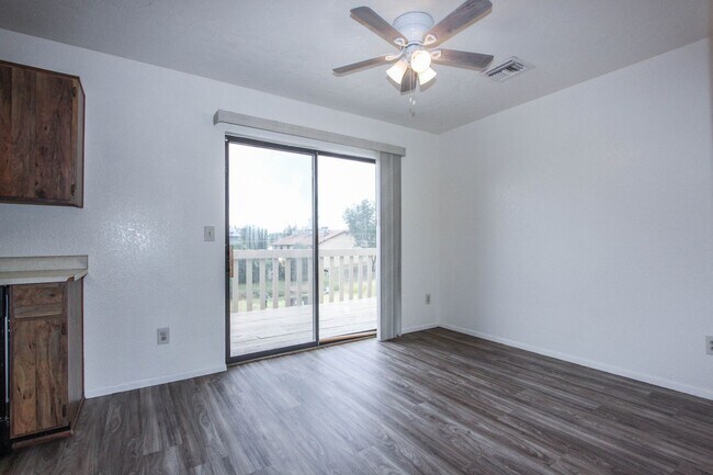 Foto del edificio - 8459 E Leigh Dr