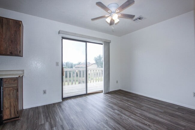 Building Photo - 8459 E Leigh Dr