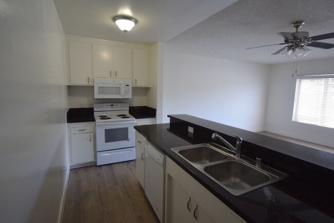 Building Photo - 4414 Woodman Ave
