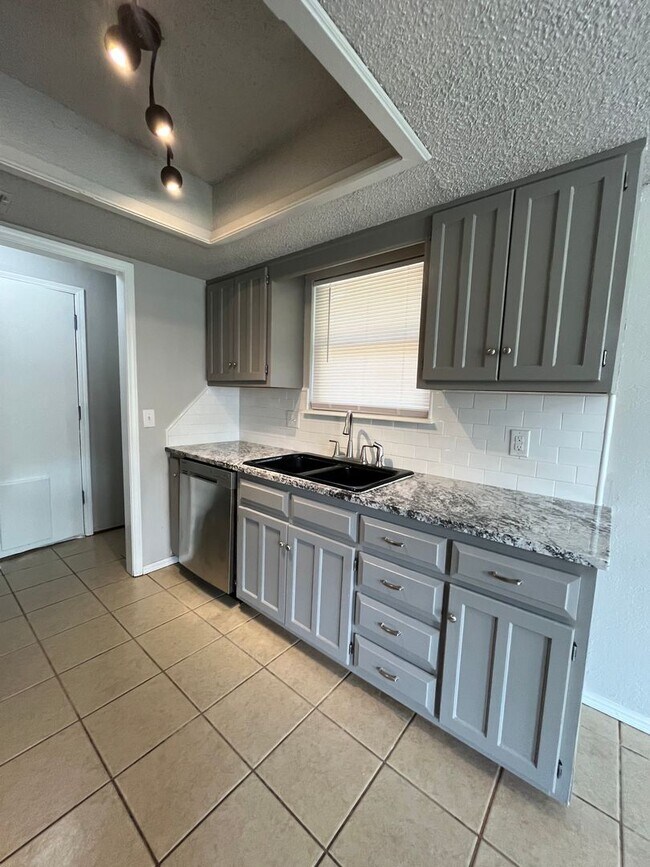 Foto del edificio - 3 bedroom house in Broken Arrow!