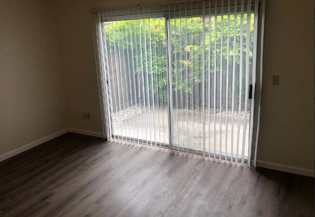 Foto del edificio - 2125 Meadow View Pl