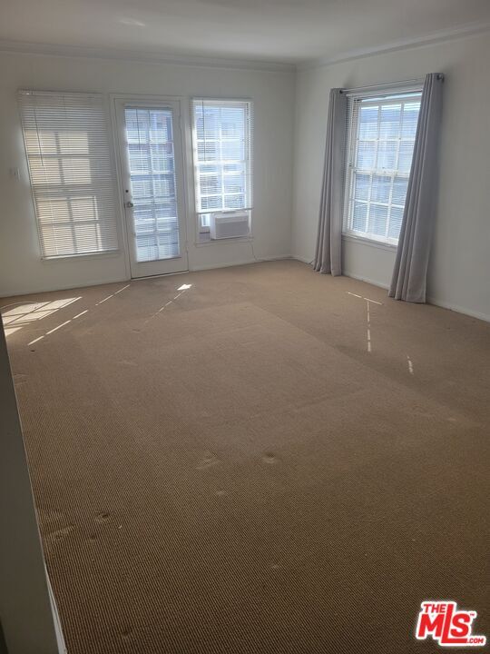 Foto del edificio - 8551 Holloway Dr